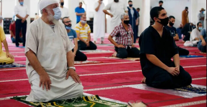 هل سيلغى التباعد في صلاة الجماعة بالجزائر؟
