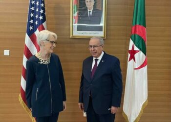جلسة ثرية بين لعمامرة وشيرمان