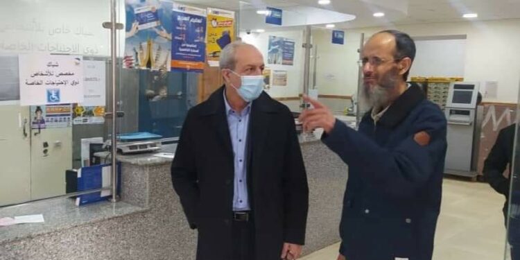 بيبي تريكي يتفقد مراكز بريد مفتوحة استثناء اليوم (صور)