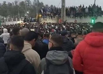 بيع تذاكر مباراة “الخضر”.. فوضى في ملعب تشاكر