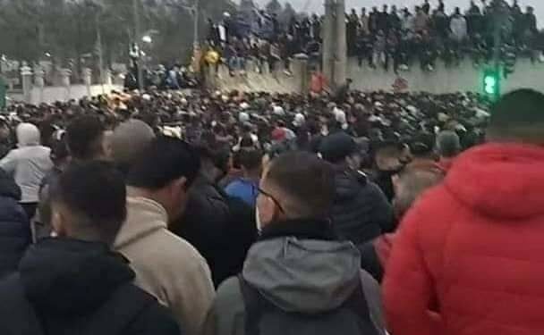 بيع تذاكر مباراة “الخضر”.. فوضى في ملعب تشاكر