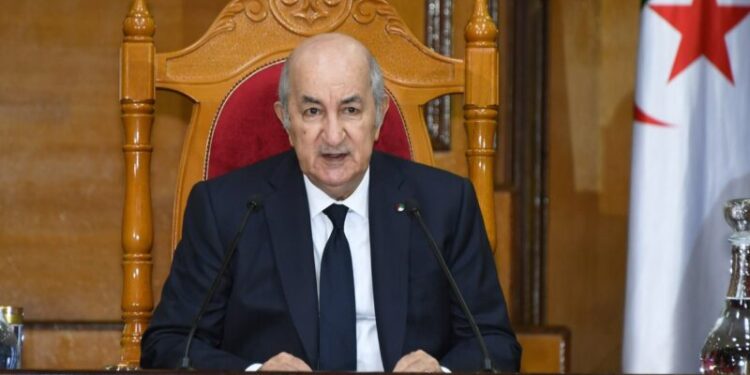 بالصور.. الرئيس تبون يُكرم ثلة من حرائر الجزائر