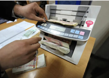 خبراء: الزيادات في الأجور قرار شجاع