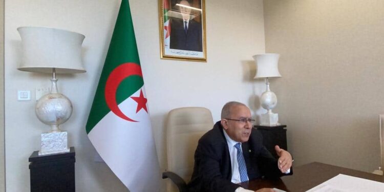لعمامرة يشارك في اجتماع حول الأزمة الأوكرانية