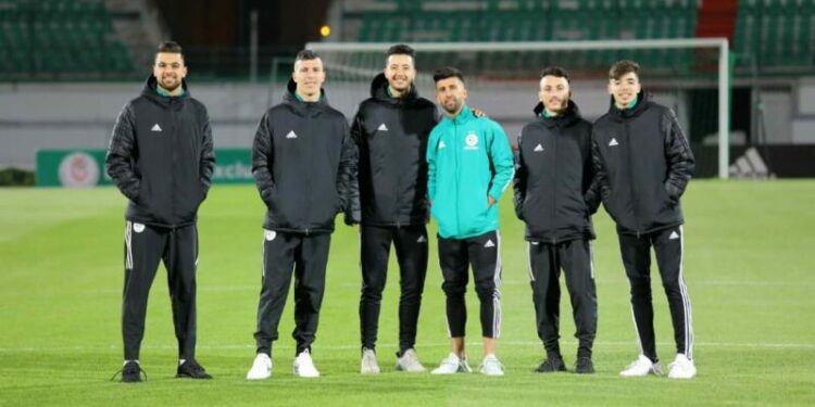 بالصور.. وصول عناصر المنتخب الوطني المحلي لملعب تشاكر