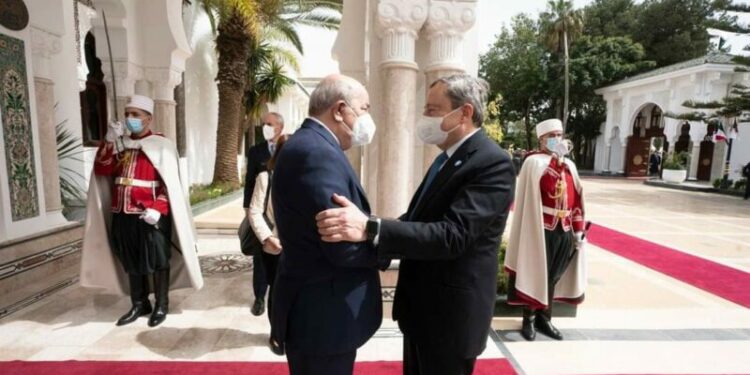 رئيس وزراء إيطاليا يغادر الجزائر