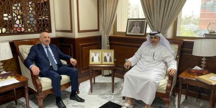 سفير الجزائر بقطر يبحث التعاون الثنائي مع وزير البلدية