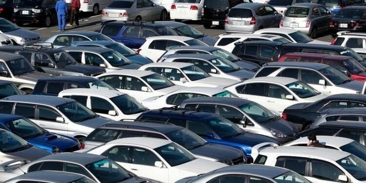 الجمركة الباهظة “تعرقل” الاستيراد وتلهب السيارات
