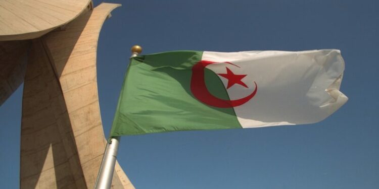 دعوة لتمتين الجبهة الداخلية في مواجهة التحديات الأمنية