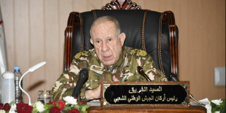 الفريق شنقريحة يعزي عائلة اللواء المتقاعد محمد علاق