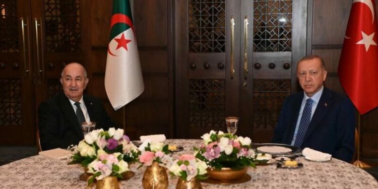 الرئيس أردوغان يقيم مأدبة عشاء على شرف الرئيس تبون