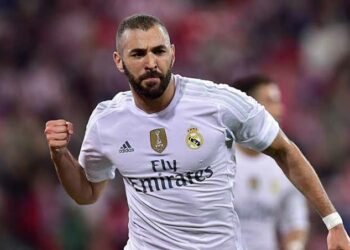 بن زيمة يقاضي سياسيا يمينيا فرنسيا