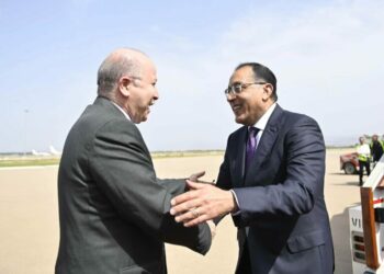 الوزير الأول يستقبل رئيس مجلس وزراء مصر