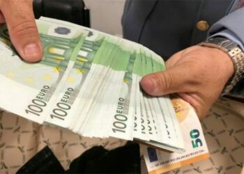 حجز مبالغ هامة من العملة الصعبة بمطار هواري بومدين