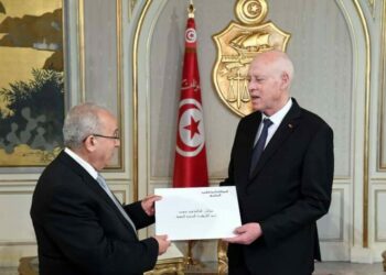 لعمامرة يستقبل من قبل الرئيس التونسي