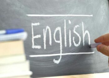 الإنجليزية بين الاختيار والاجبار في الطور الابتدائي  
