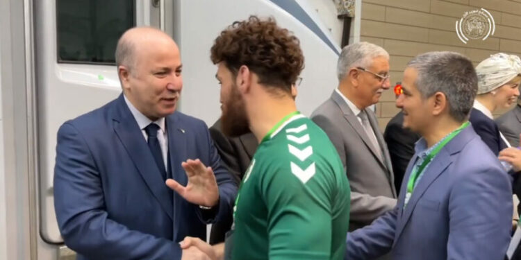 بن عبد الرحمان يودع الرياضيين في مطار هواري بومدين