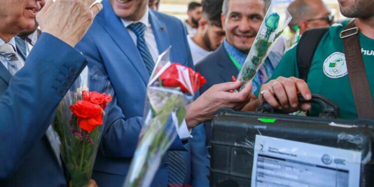 صور.. وصول الرياضيين الجزائريين إلى وهران