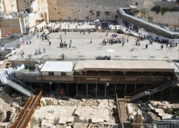 مطلب عاجل بوقف الحفريات أسفل المسجد الأقصى