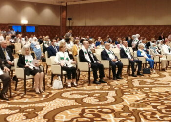 الوزير الأول: “دور المرأة متواصل في البناء والتشييد”