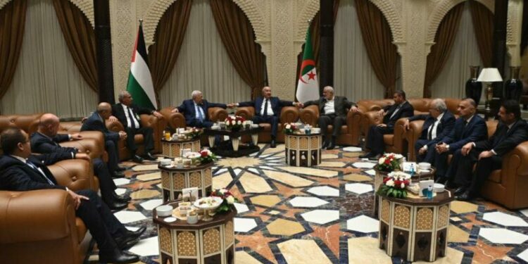 الرئيس تبون يجمع بين الإخوة الفلسطينيين