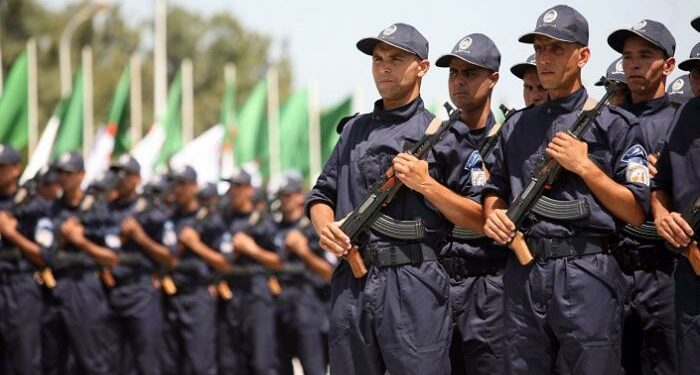 الشرطة الجزائرية تحتفل بيومها الوطني