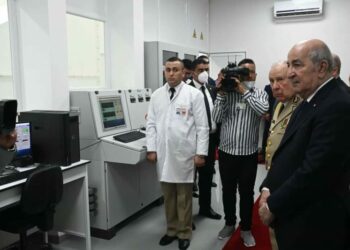 الرئيس تبون يعاين ابتكارات علمية متطورة في المجال العسكري (صور)