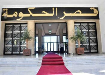 الحكومة تدرس عروضا تخص الصناعة والموارد المائية