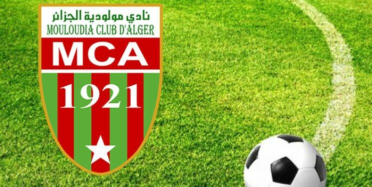 مولودية الجزائر يتدرب في مدرسة الفندقة