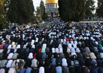 40 ألف فلسطيني يؤدون صلاة الجمعة بالمسجد الأقصى المبارك