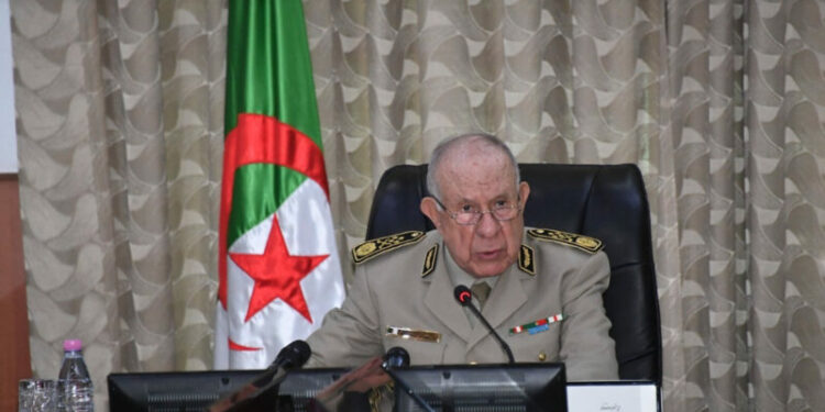 الفريق أول شنقريحة يستقبل وزير الدفاع الكاميروني