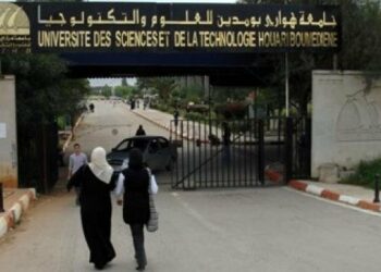 تكريم الطلبة المتفوقين بجامعة بباب الزوار اليوم
