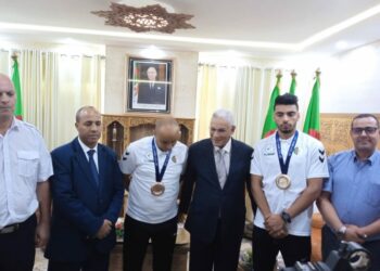 والي بسكرة يكرم المتوجين في الألعاب المتوسطية