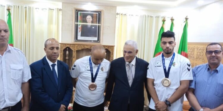 والي بسكرة يكرم المتوجين في الألعاب المتوسطية