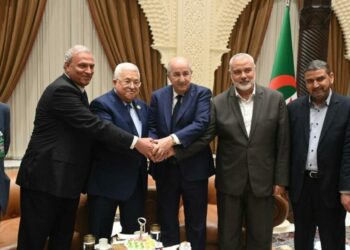 الرئيس تبون يجمع بين الإخوة الفلسطينيين
