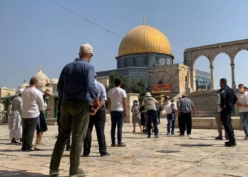 عشرات المستوطنين يقتحمون المسجد الأقصى