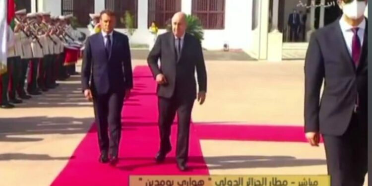 الرئيس الفرنسي ينهي زيارته إلى الجزائر