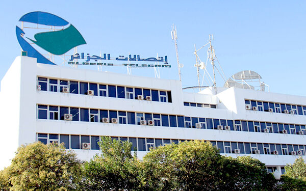 ربط 100 ألف مشترك بخدمة الألياف البصرية
