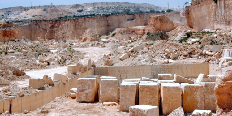 لقاءات خاصة عن المناجم والمحاجر  في الجزائر اليوم