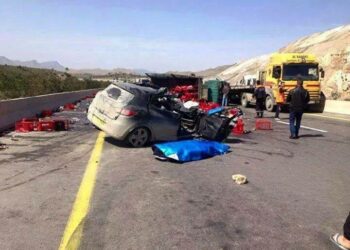 قتيل وأربع جرحى في حادث مرور بالطريق السيار شرق-غرب