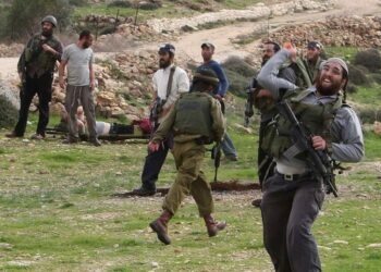 مستوطنون يعتدون على فلسطينيين شمال رام الله