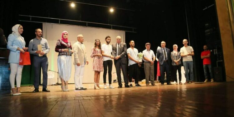 “ميكانيزما” تتوج بجائزة المهرجان المحلي للمسرح المحترف