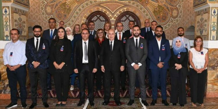 الرئيس تبون يكرّم الفائزين بجائزة الصحفي المحترف