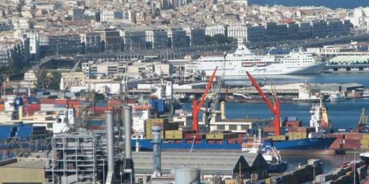 حجز 7.6 كغ كوكايين ومبلغ مزور من الدينار بميناء الجزائر
