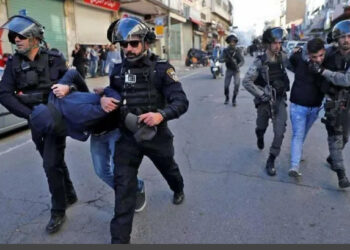 اعتقال 10 فلسطينيين بالضفة الغربية