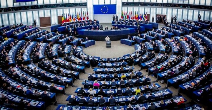 الرباط تقدم هدايا وعطل بـ100 ألف أورو لنواب أوروبيين