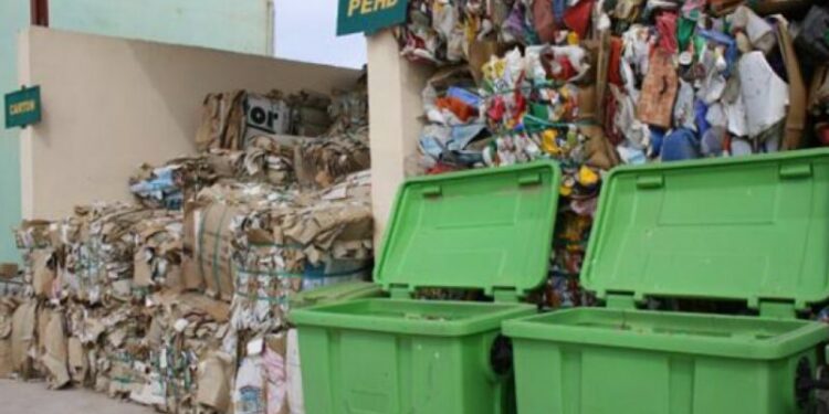 الجزائر تنتج 325 ألف طن نفايات خاصة وخطرة سنويا