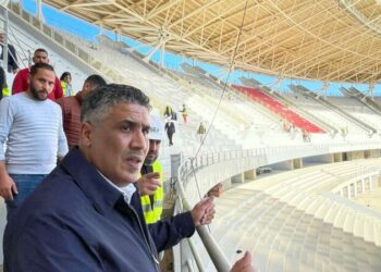 وزير السكن يتفقد ملعب الدويرة