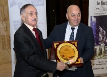 “الشعب” تكرم المجاهد يوسف الخطيب