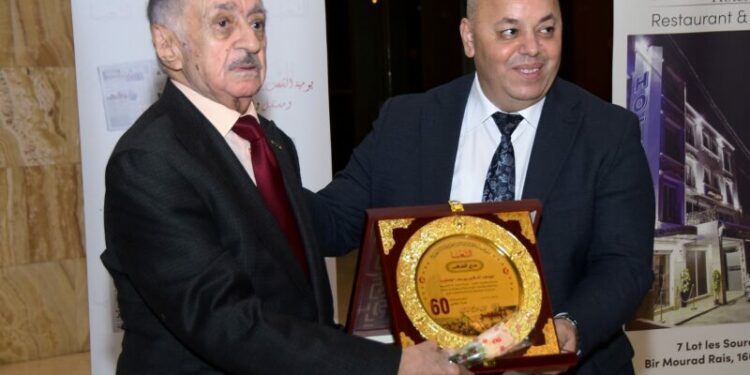 “الشعب” تكرم المجاهد يوسف الخطيب